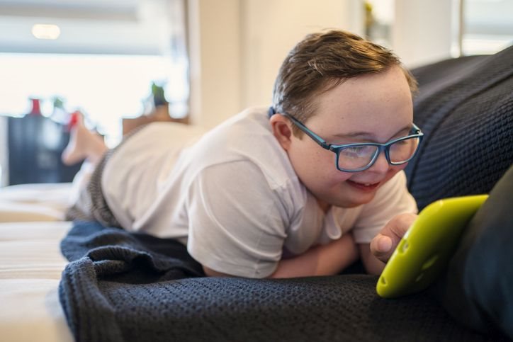 Children with Down syndrome develop better with special glasses